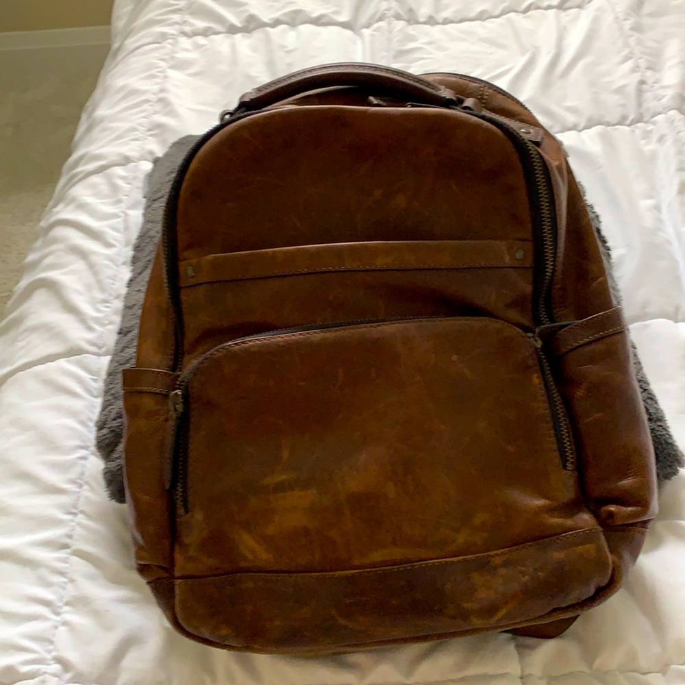Frye logan leather back pack on sale. Unisex.